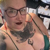 DamagedGoddessX webcam model