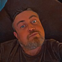 Hornystyen's Offline Chat Room