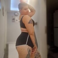 BBW_TATTOO_MODEL's Offline Chat Room