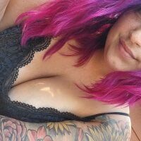 xxQueenVxx's Offline Chat Room