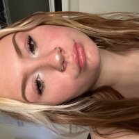 Reneesthiiiccums fully nude on webcam for live porn video chat