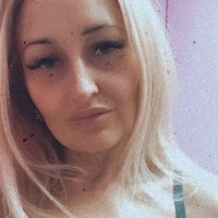 SharonXkiss' Offline Chat Room