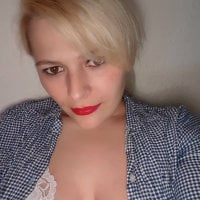 LoveBreezyLove's Offline Chat Room