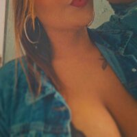 Layla_Gonzales' Offline Chat Room