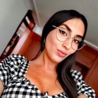 غرفة دردشة alexa_perez1 دون اتصال