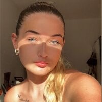 AnneWilsonn webcam model