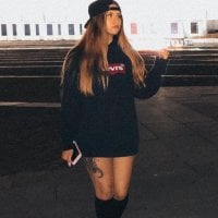 GinaGlowing's Offline Chat Room