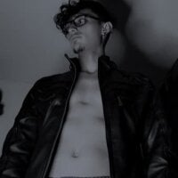 jxhnnyxd's Offline Chat Room