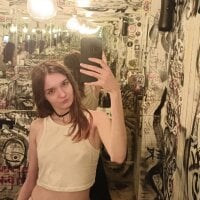 DebiHenks webcam model