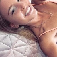 LolaLynxx Adlı Modelin Çevrimdışı Sohbet Odası