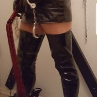 transmistress' Offline Chat Room