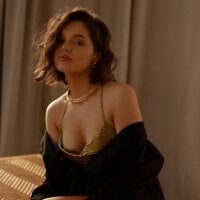 TheLauraShow webcam model