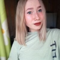 StormCaroline webcam model