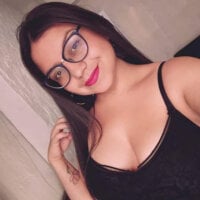 CamiGrace Adlı Modelin Çevrimdışı Sohbet Odası