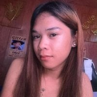 YUMMY_BELLE_CUMMER webcam model