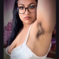 غرفة دردشة BushyGoddess دون اتصال