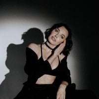 EllaBlackCharm Adlı Modelin Çevrimdışı Sohbet Odası