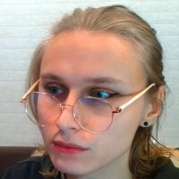 VerucaHalston webcam model