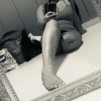 amputee_rafaela's Offline Chat Room