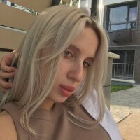 MedelynFox Chat Room offline