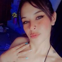 Carolineevansx webcam model