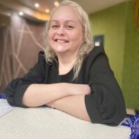 Laura_8383's Offline Chat Room