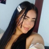Tiffany_Cruz007's Offline Chat Room