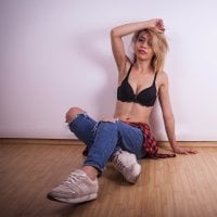 Evelyne_sinsn Offline chat-huone