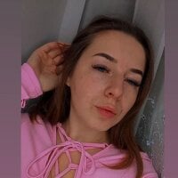 MoodyPeach webcam model