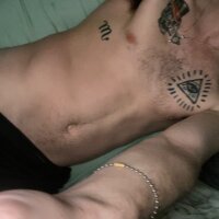 yournewbitch420 Adlı Modelin Çevrimdışı Sohbet Odası