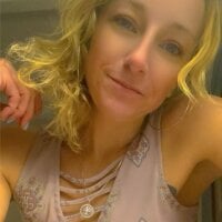 blueeyedbeauty82 webcam