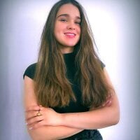 Chloe-Right Adlı Modelin Çevrimdışı Sohbet Odası