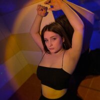 Nikole12_ Adlı Modelin Çevrimdışı Sohbet Odası