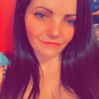 snowbilyk44's Offline Chat Room