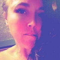 AUNTIE2you2 webcam model