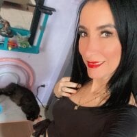 roxanamillf webcam model