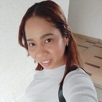MikaelaLux webcam model