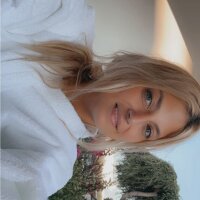 GiannaEllis' Offline Chat Room