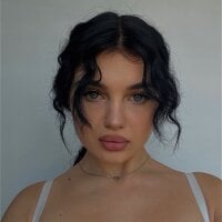 EmmaFane_ Adlı Modelin Çevrimdışı Sohbet Odası