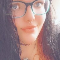 beautifullyxbroken's Offline Chat Room