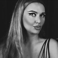 Lady_JLuna_FemdomHeels' Offline Chat Room