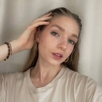 DeandraDarrin webcam model