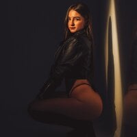 BrianaLondon's Offline Chat Room