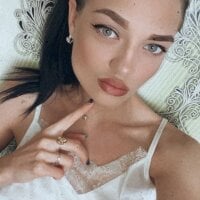 Albina_Devil Adlı Modelin Çevrimdışı Sohbet Odası