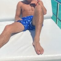 hotcollegestudx's Offline Chat Room