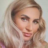 PussyEvely webcam model