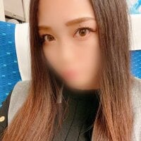 ナツキのSTRIPCHAT配信がエロすぎ！💦 ノーブラで挑発し、バイブでマンコをヒクヒクさせる姿に視聴者釘付け！😈 焦らしと罰ゲームで変態調教が加速！🔥
