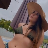 Mia_baker1's Offline Chat Room