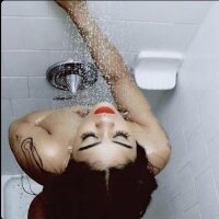 Peaches_16's Offline Chat Room