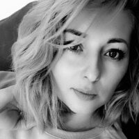 DanielleEve22's Offline Chat Room